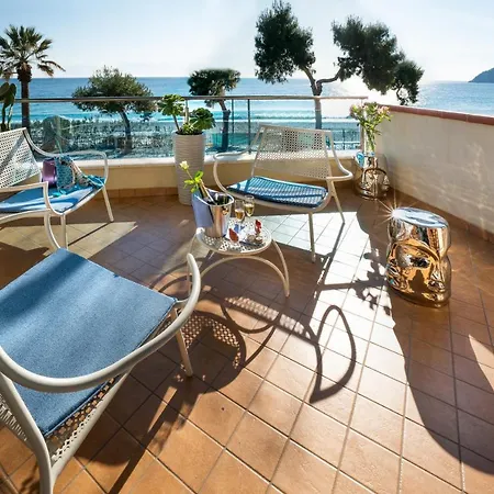 Luxury Beachfront Apartment Taormina Pool And Parking Exterior photo