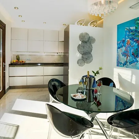 Luxury Beachfront Apartment Taormina Pool And Parking Exterior photo