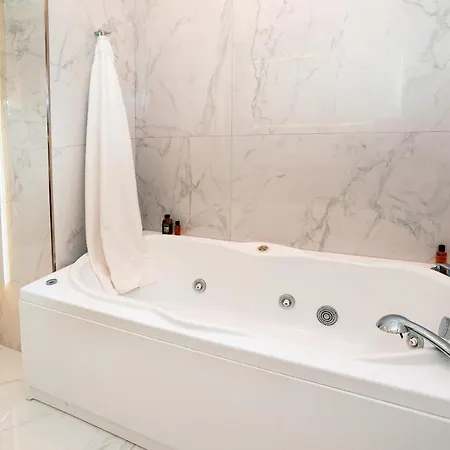 Luxury Beachfront Apartment Taormina Pool And Parking Exterior photo