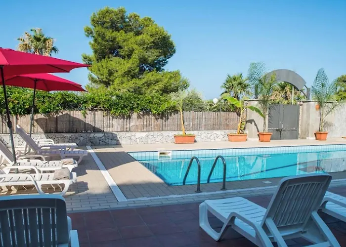 Luxury Beachfront Apartment Taormina Pool And Parking