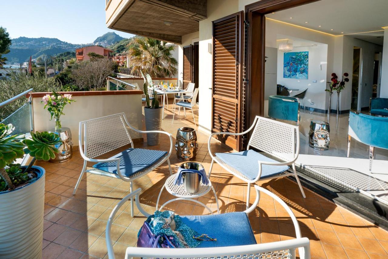 Luxury Beachfront Pool And Parking Apartment Taormina