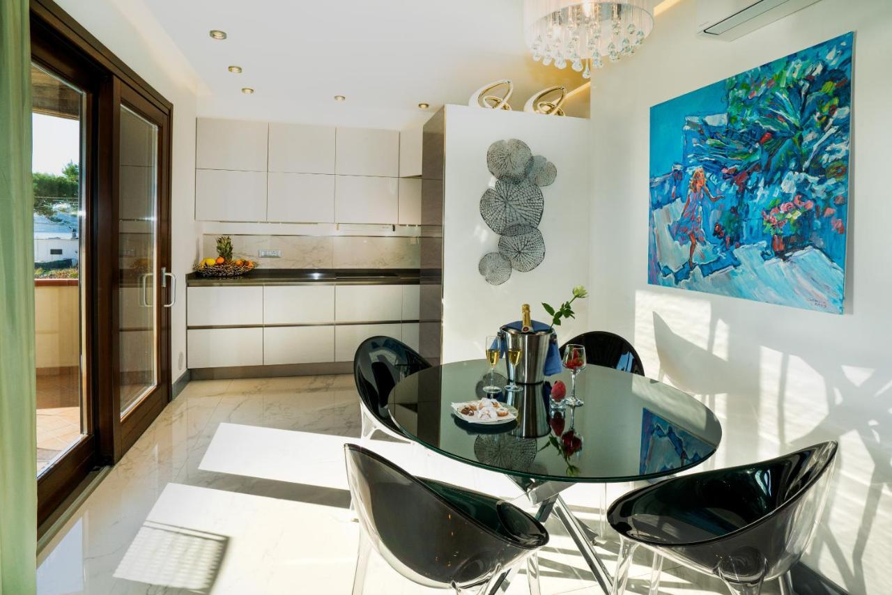 Luxury Beachfront Pool And Parking Apartment Taormina