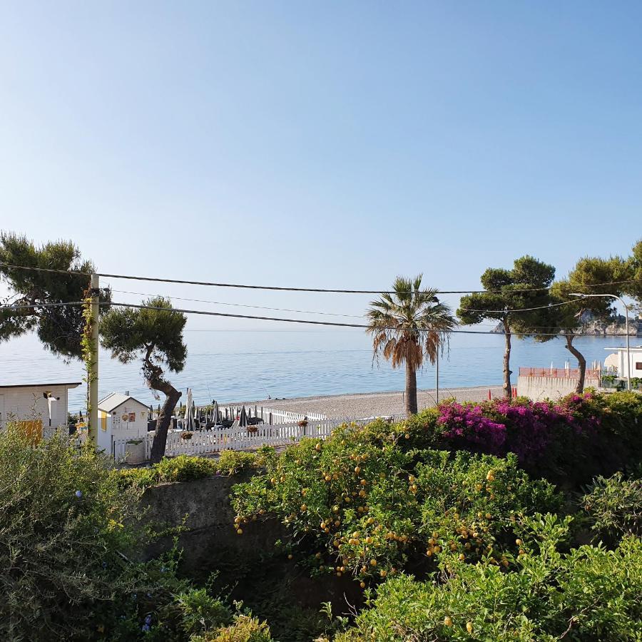 Luxury Beachfront Pool And Parking Apartment Taormina