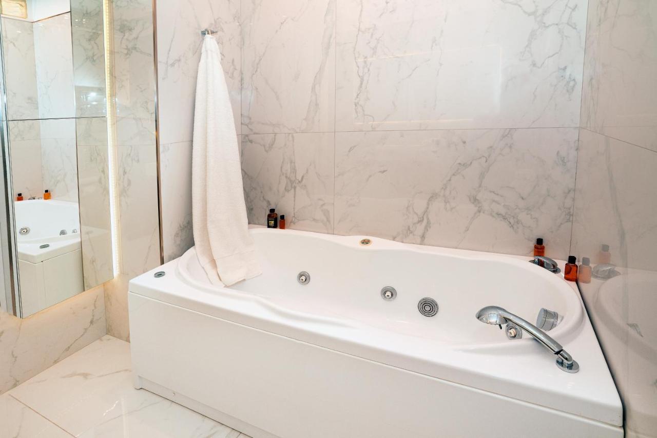 Luxury Beachfront Pool And Parking Apartment Taormina