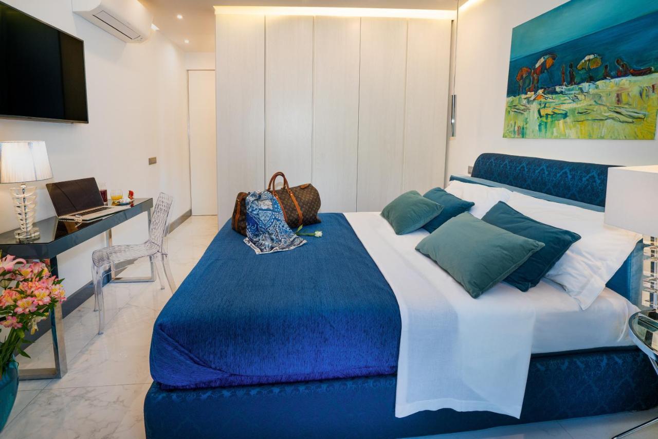 Luxury Beachfront Pool And Parking Apartment Taormina