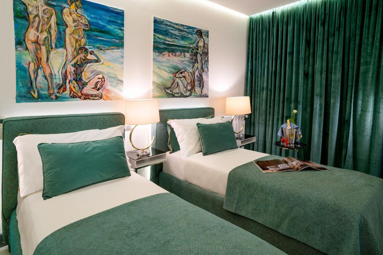 Luxury Beachfront Pool And Parking Apartment *