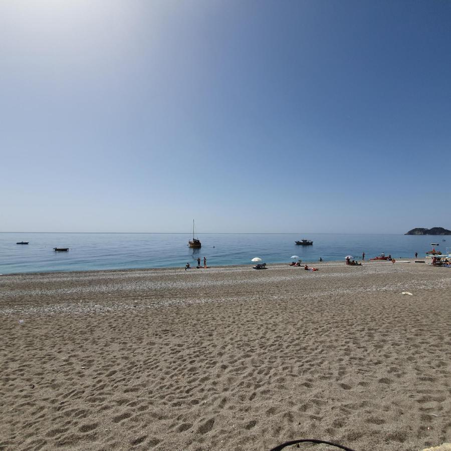 Apartment Luxury Beachfront Pool And Parking